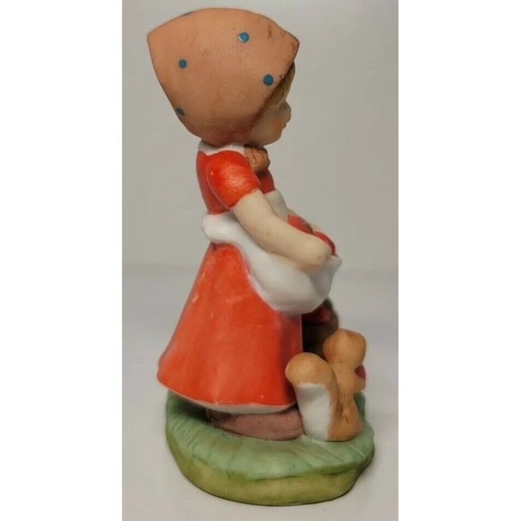 ''Autumn" Country Cousins Figurine #066 (N) Girl With Apples And Squirrels - Picture 5 of 9